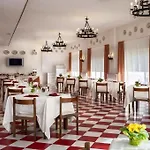 Royal Hotel
