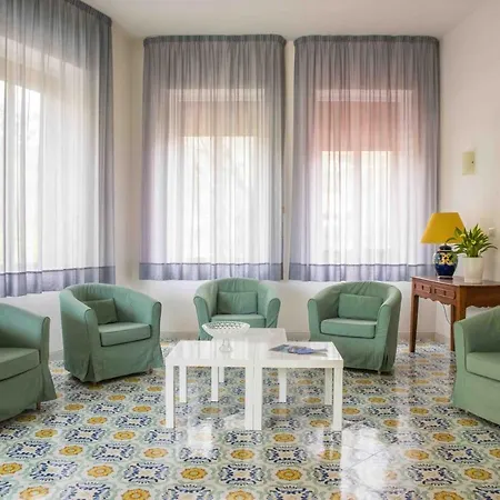 Royal Hotel 3*