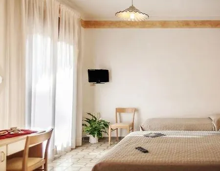 Royal Hotel 3*