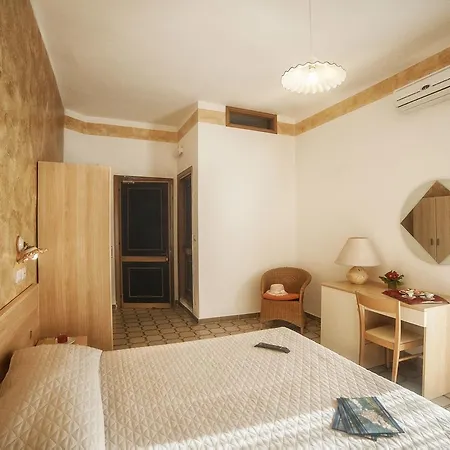 Royal Hotel 3*